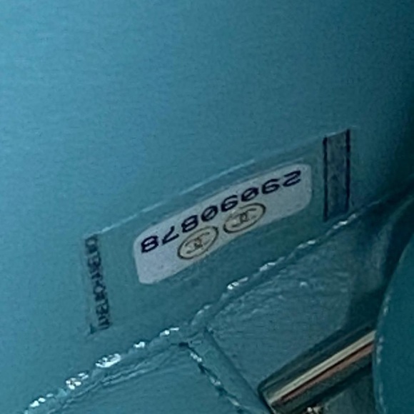 Chanel Vanity Case Tiffany color caviar bag - Picture 13 of 16